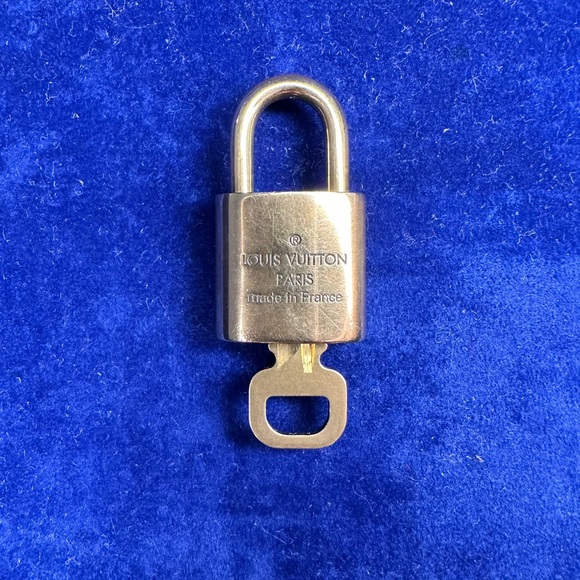 Louis Vuitton lock and key 339 - Picture 2 of 5